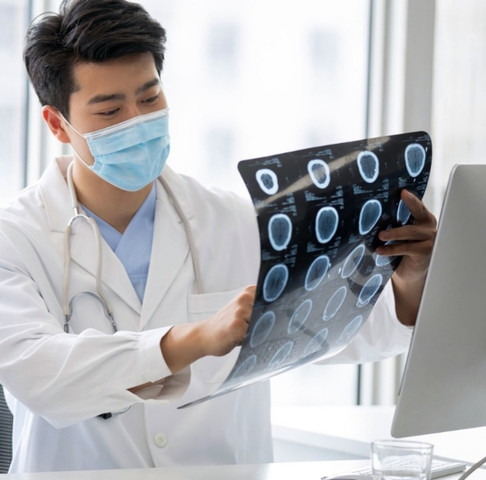 “My ‘eye infection’ turned out to be a brain tumour” - A cancer survivor story | Singlife Singapore Article Thumbnail