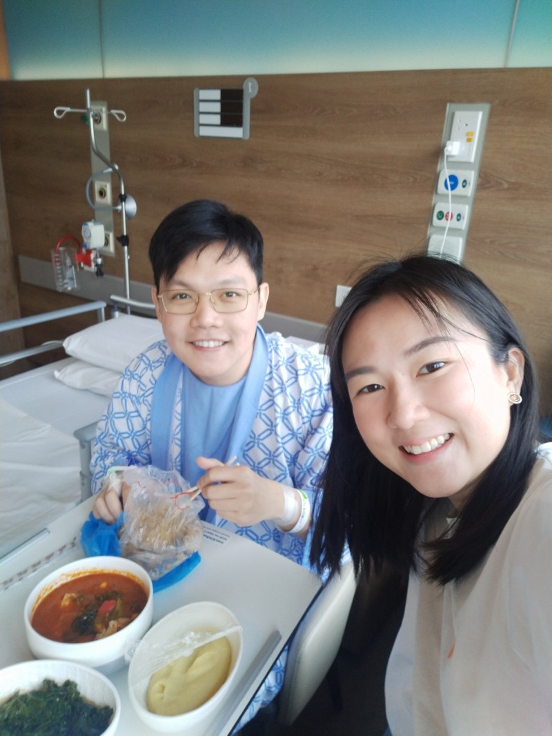 Brain cancer survivor, Wei Sheng with his wife after surgery 